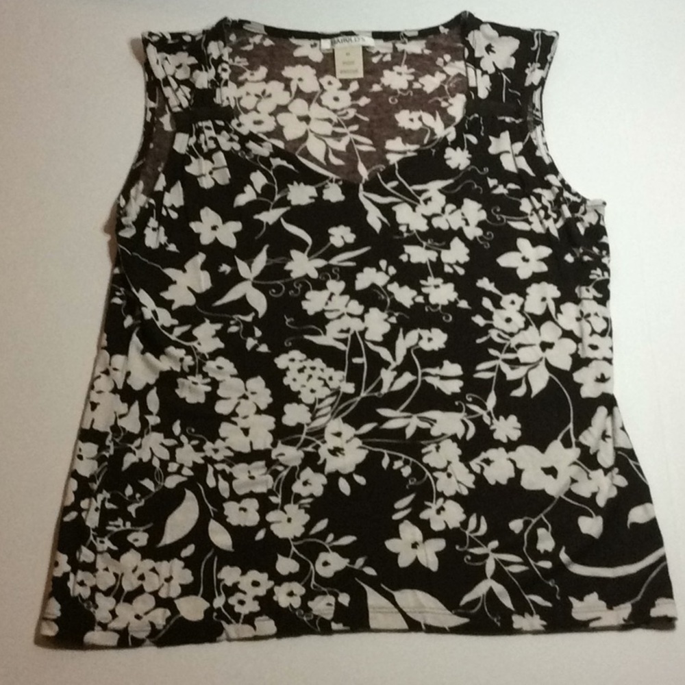 Harold’s sleeveless top Medium brown with flowers